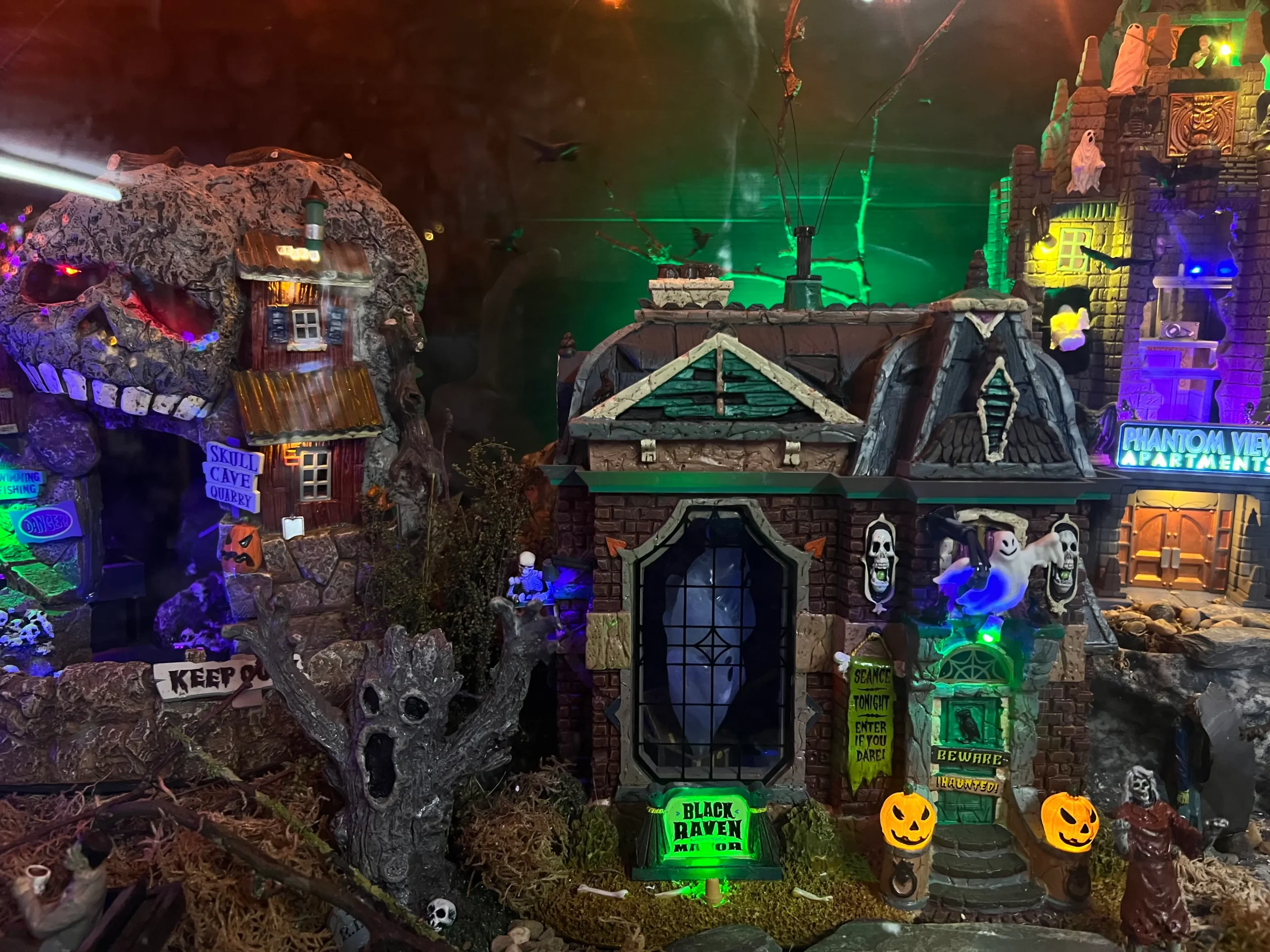 Southwood Garden Centre – Lemax Spooky Town Display 2025